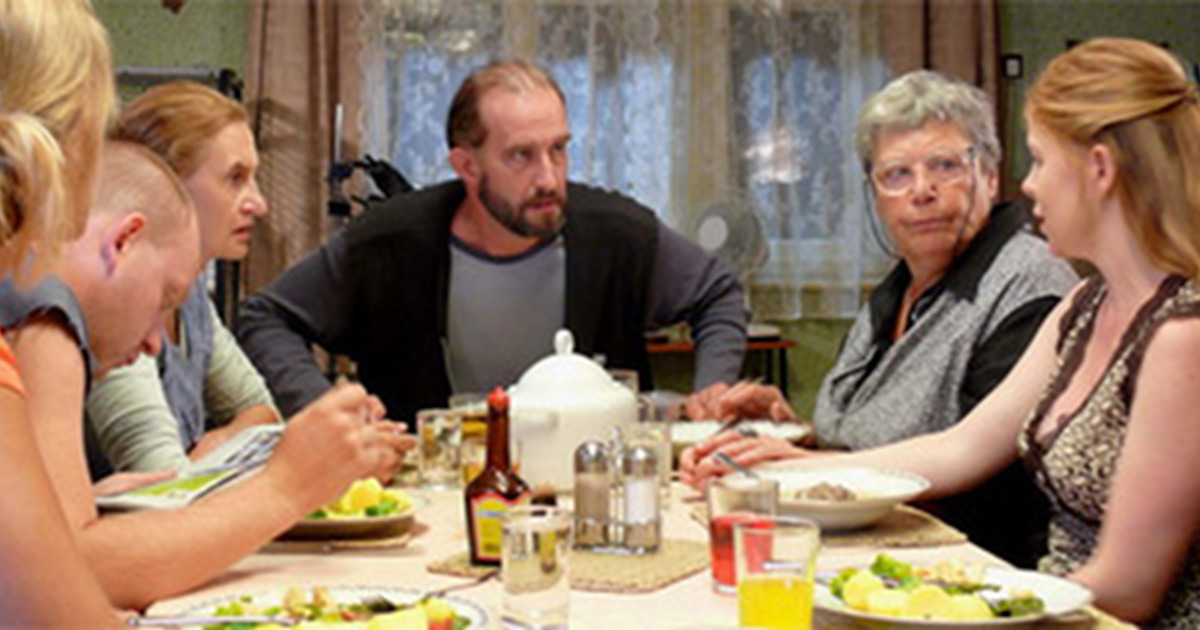 Taková normální rodinka (2008) | Recenze | MovieZone.cz