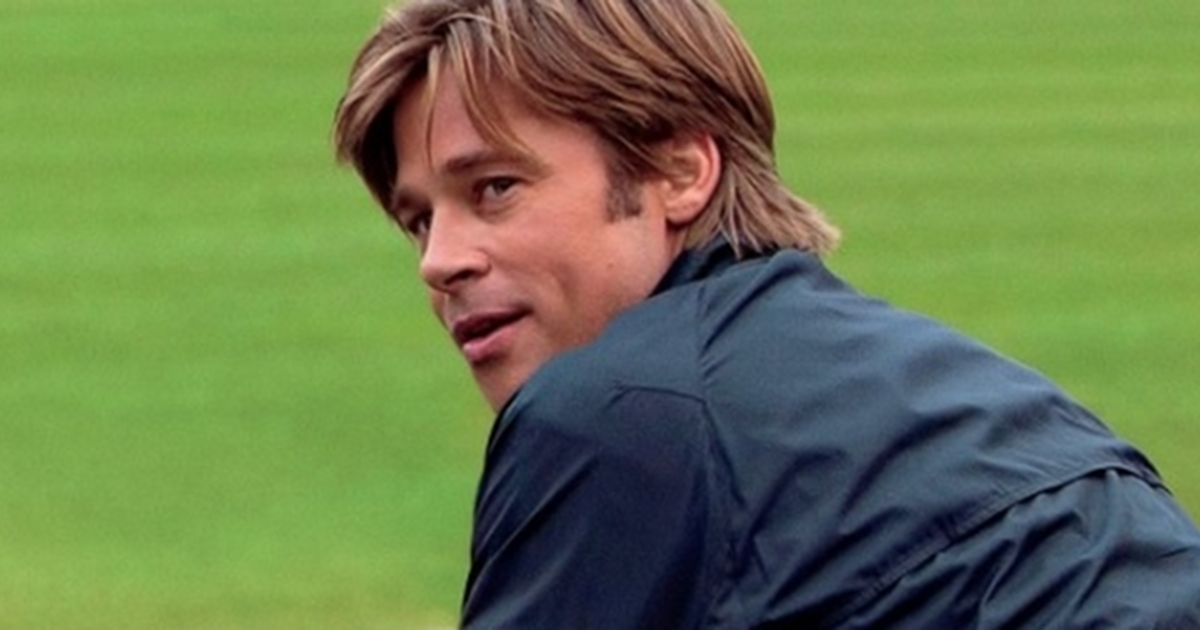 Человек который изменил время. Джон хилл в 2011. Брэд питт moneyball. Человек который изменил все постер к фильму. Брэд питт человек который.