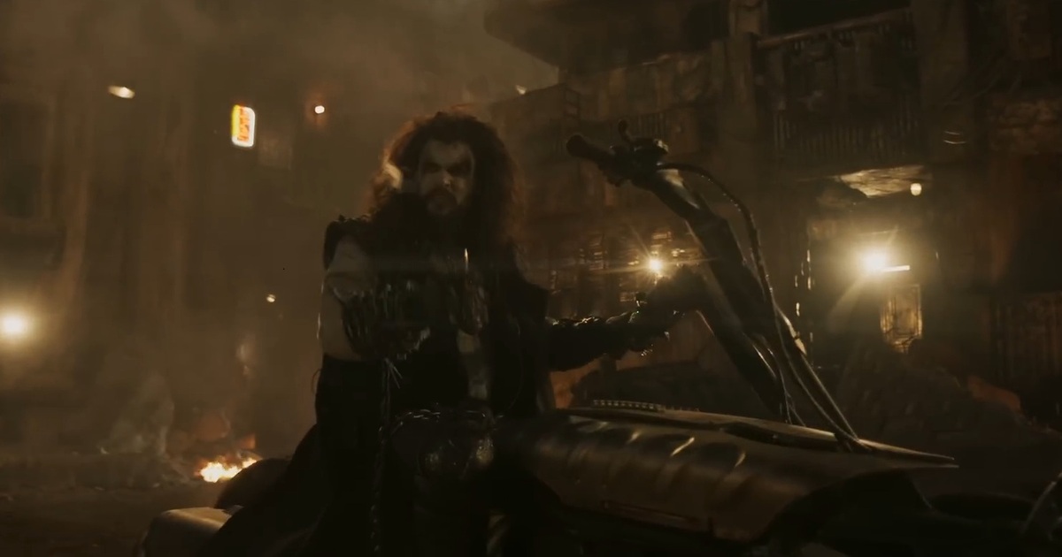 VIDEO: Lobo se řítí do Supergirl